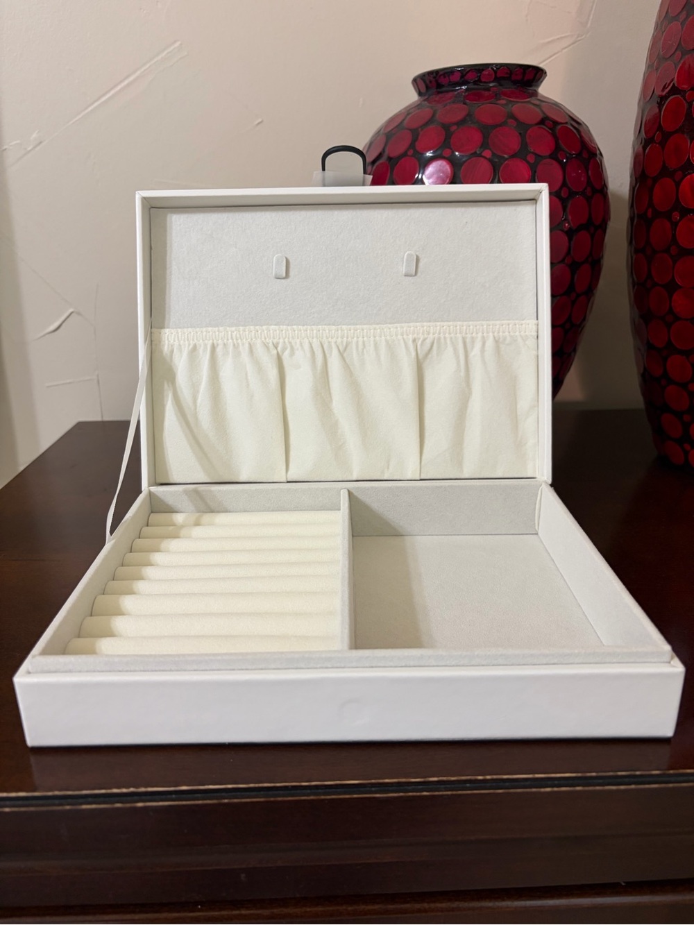 Radley London NWT White Jewelry Box Magnetic Close Ring Necklace Organizer
